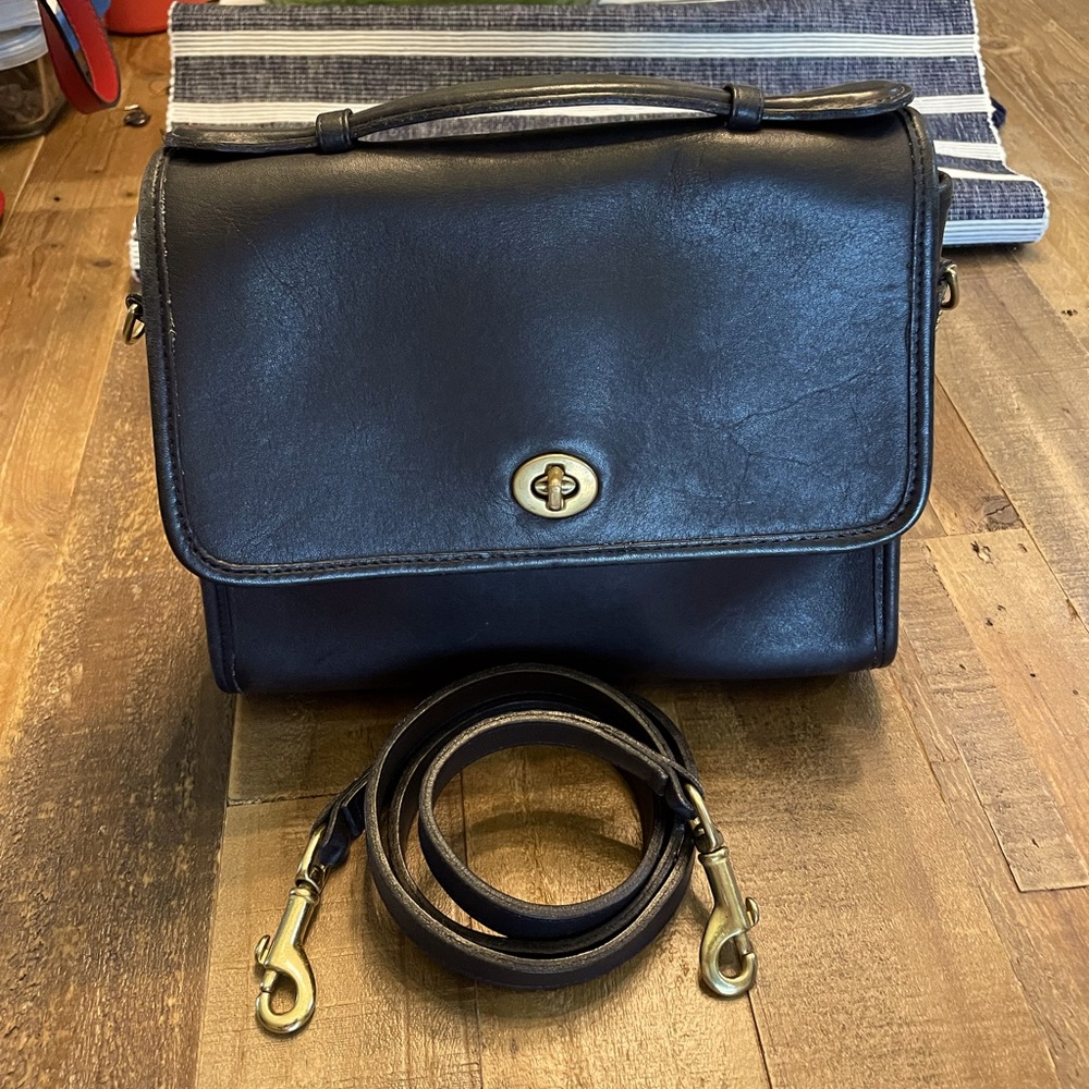 Vintage COACH court leather bag